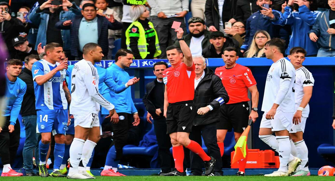 Kylian Mbappé Sees Red, But Real Madrid Hold On Against Alavés to Close Gap on La Liga Leaders Barcelona